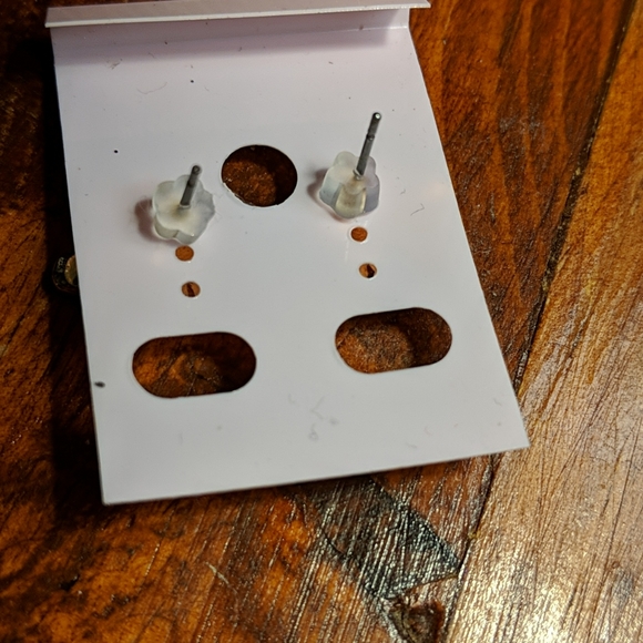 Hello Kitty earrings - Picture 2 of 3